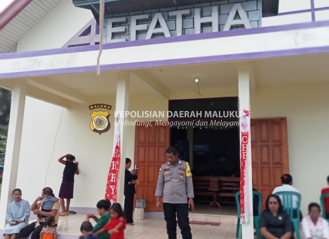 Personel Polsek Moa Lakukan Pengamanan Tempat Ibadah, Pastikan Warga Merasa Aman Saat Beribadah