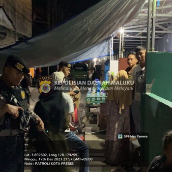 Patroli Malam Sat Samapta di Seputaran Pasar Mardika Cegah Gangguan Kamtibmas