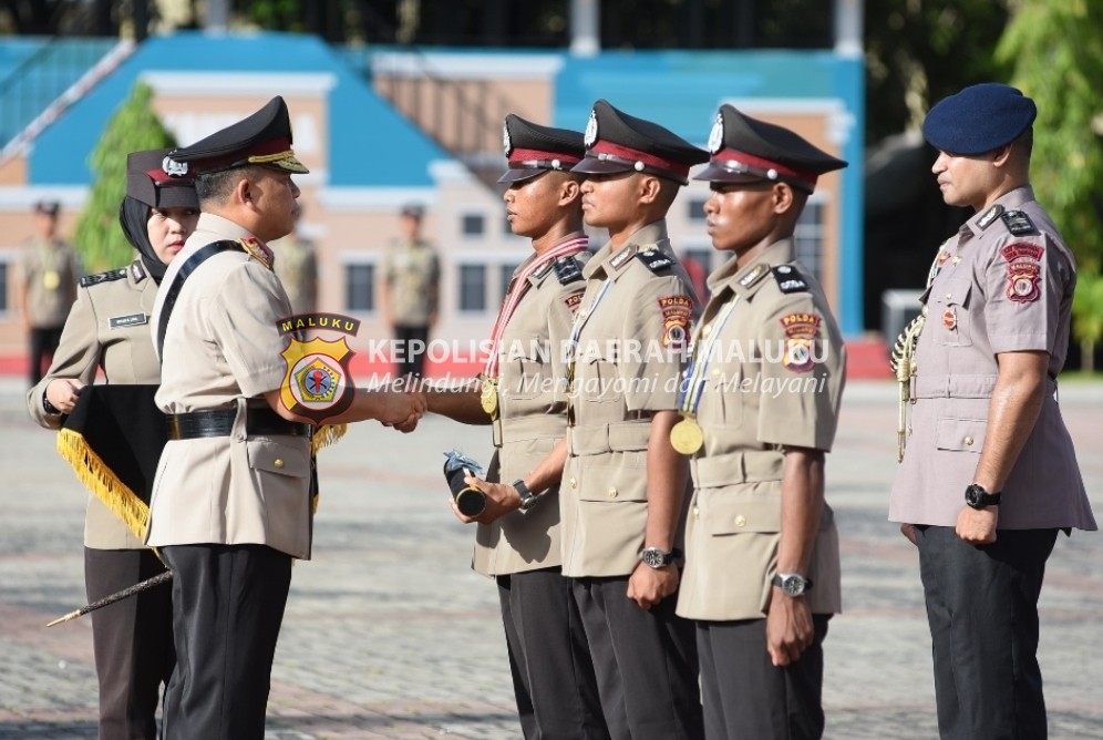 Ini Tiga Bintara Remaja Terbaik SPN Polda Maluku yang Mendapat Penghargaan dari Kapolda