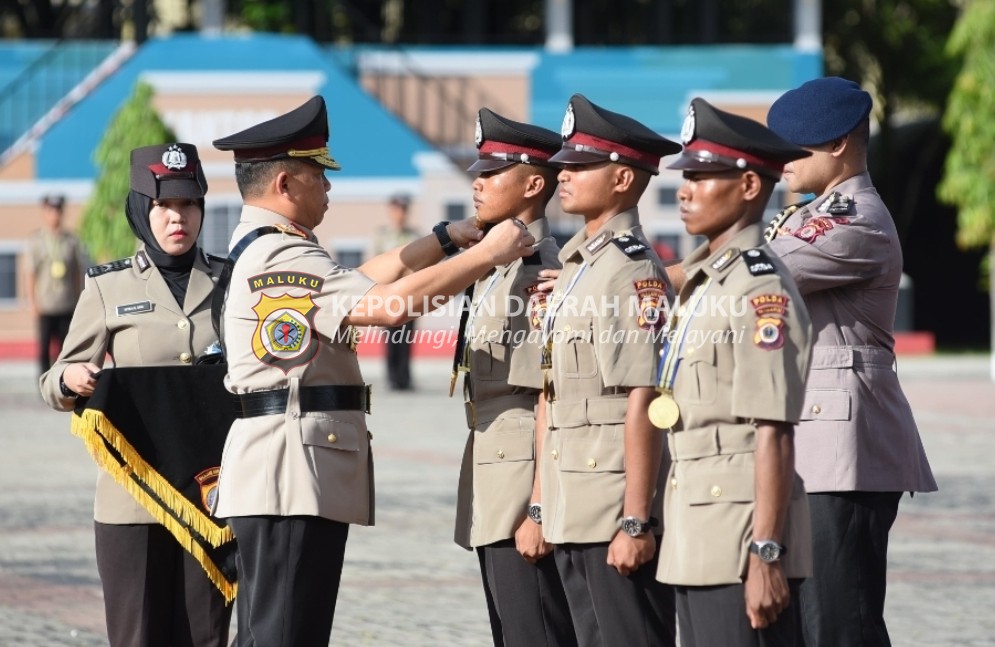 Kapolda Lantik 230 Siswa Bintara Polri SPN Polda Maluku