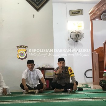 Kapolres MBD Gelar Jumat Curhat Kamtibmas, Sampaikan Pesan-Pesan Kamtibmas Kepada Tokoh Agama dan Umat di Masjid Nurul Iman Kalwedo