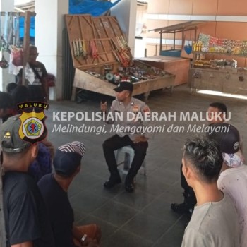 Melalui Jumat Curhat Kamtibmas, Personel Polsek Kisar Himbau Warga Bantu Polri Wujudkan Kondusifitas Kamtibmas