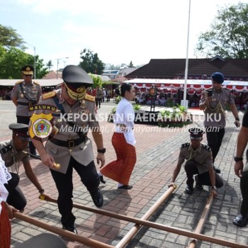 Kapolda Maluku Ikut Tarian Toki Gaba-Gaba