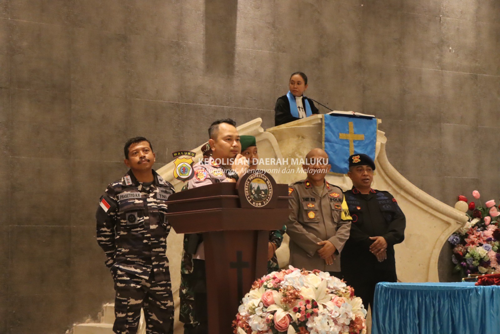 Safari Natal Ke Gereja - Gereja Kapolres Kepulauan Aru Bersama TNI Dalam Rangka pemberian Ucapan Natal