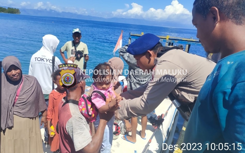 Beri Kenyamanan, Dit Polairud Polda Maluku Amankan Embarkasi dan Debarkasi di Pelabuhan Tahoku