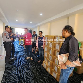 Surat Suara Pemilu Presiden Tiba di Pelabuhan Tual