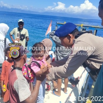 Beri Kenyamanan, Dit Polairud Polda Maluku Amankan Embarkasi dan Debarkasi di Pelabuhan Tahoku