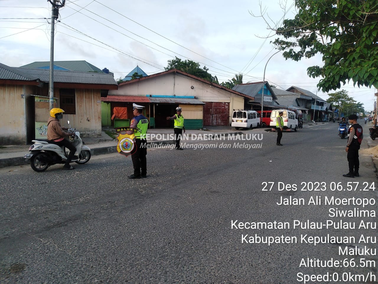 Sat Lantas bersama Sat Samapta Polres Kepulauan Aru Melaksanakan Patroli Dan Pengaturan Rutin demi terjaganya Kamtibselcarlantas di Wilayah Hukum Polres Kepulauan Aru