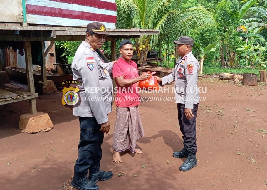 Sat Binmas Polres MBD Gelar Penyaluran Bantuan Sosial Sebagai Bentuk Kepedulian Kepada Warga