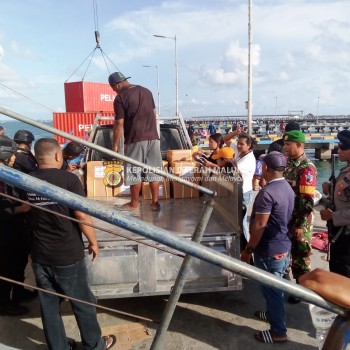 Surat Suara Pemilu Presiden Tiba di Pelabuhan Dobo