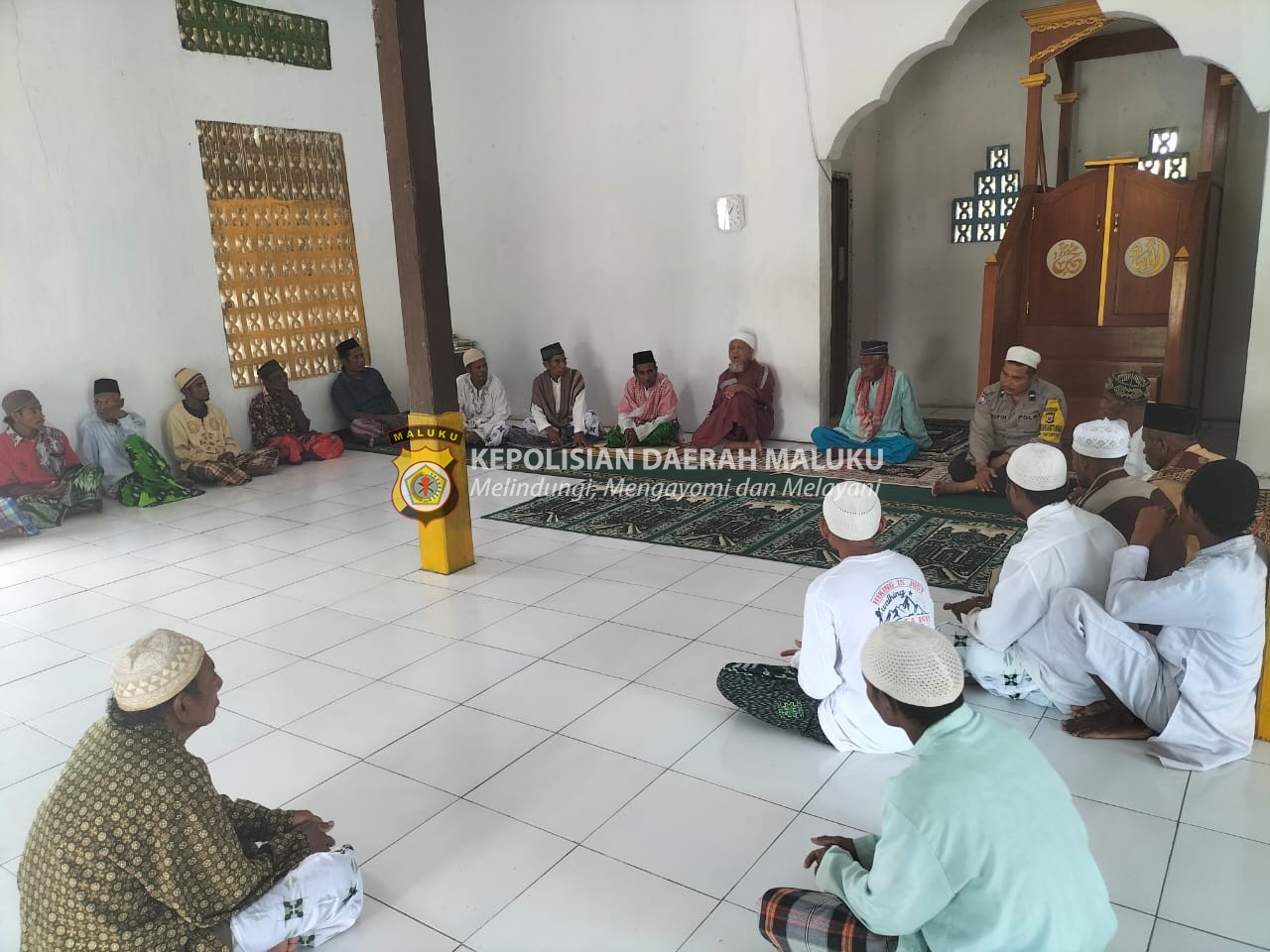 Polsek Werinama Gelar Jumat Curhat di Masjid Desa Binaan