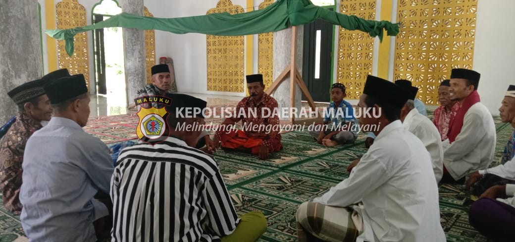 Safari Jumat, Bhabinkamtibmas Amarsekaru Gelar Jumat Curhat