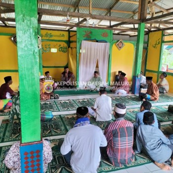 Jumat Curhat, Bhabinkamtibmas Tamher Himbau Jaga Kerukunan