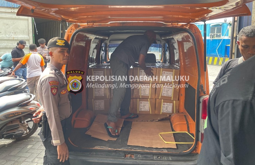 Polda Maluku Kawal Surat Suara ke SBB dan Malteng