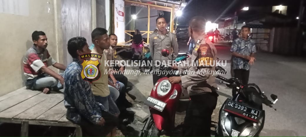 Patroli Malam Polsek Sirimau Cegah Gangguan Kamtibmas dan Berikan Himbauan Kamtibmas Jelang Malam Pergantian Tahun