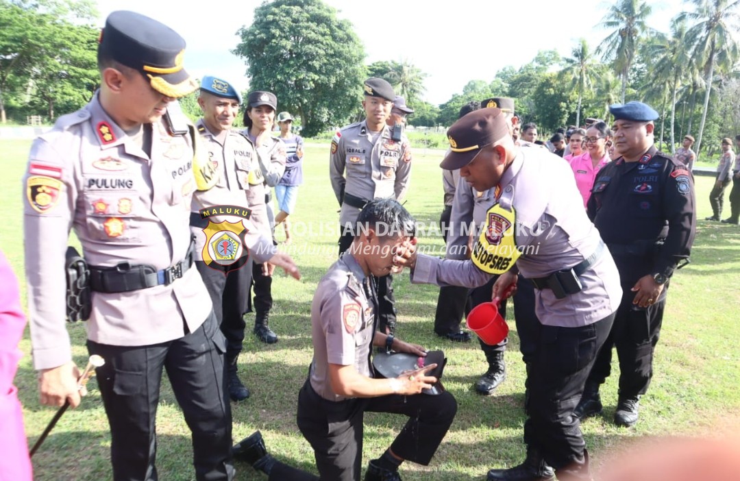 Kapolres Pimpin Upacara Laporan Kenaikan Pangkat Personel Polres MBD dan Kompi 4 Yon C Brimobda Maluku