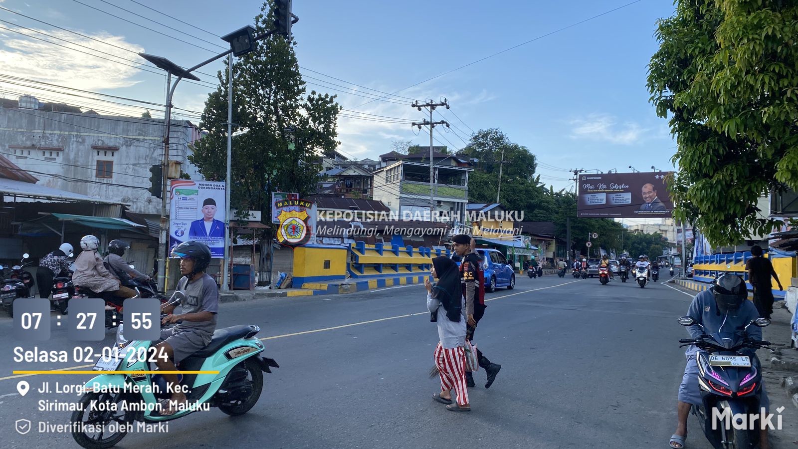 Personil Samapta Polresta Ambon laksanakan Pengaturan Lalu Lintas di Pagi Hari