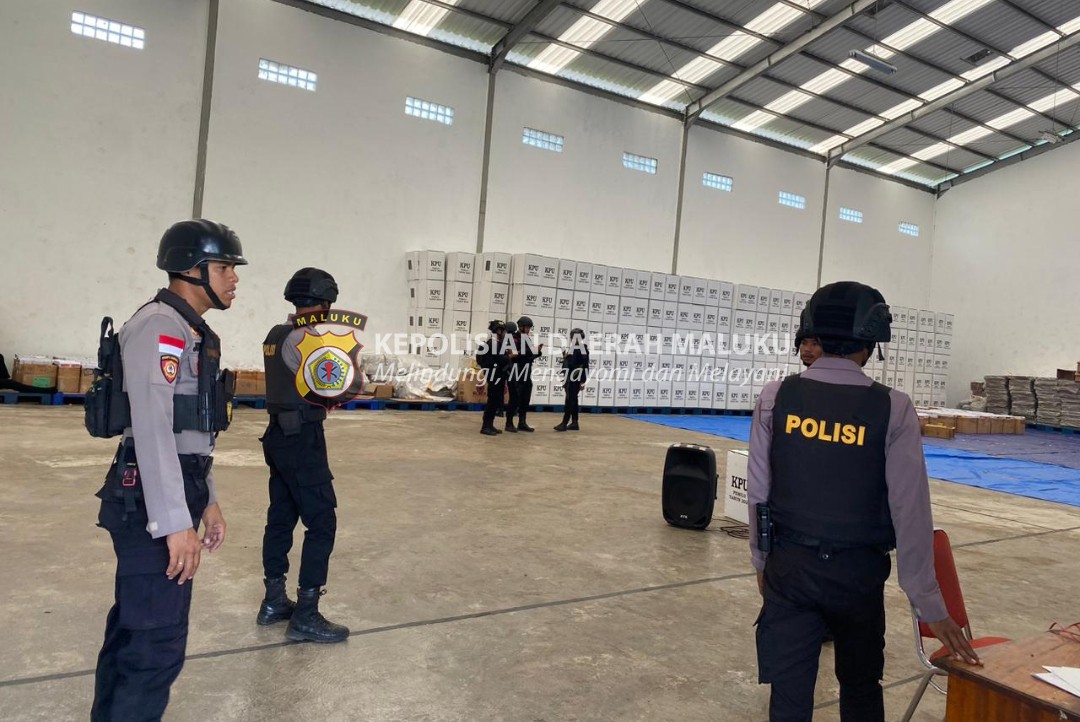 Personel Patroli Polres MBD Lakukan Pengecekan ke Gudang Logistik Pemilu, Pastikan Dokumen Pemilu 2024 Tersimpan Baik dan Aman