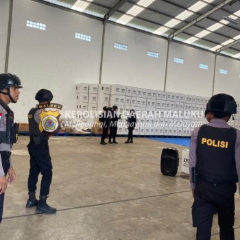 Personel Patroli Polres MBD Lakukan Pengecekan ke Gudang Logistik Pemilu, Pastikan Dokumen Pemilu 2024 Tersimpan Baik dan Aman