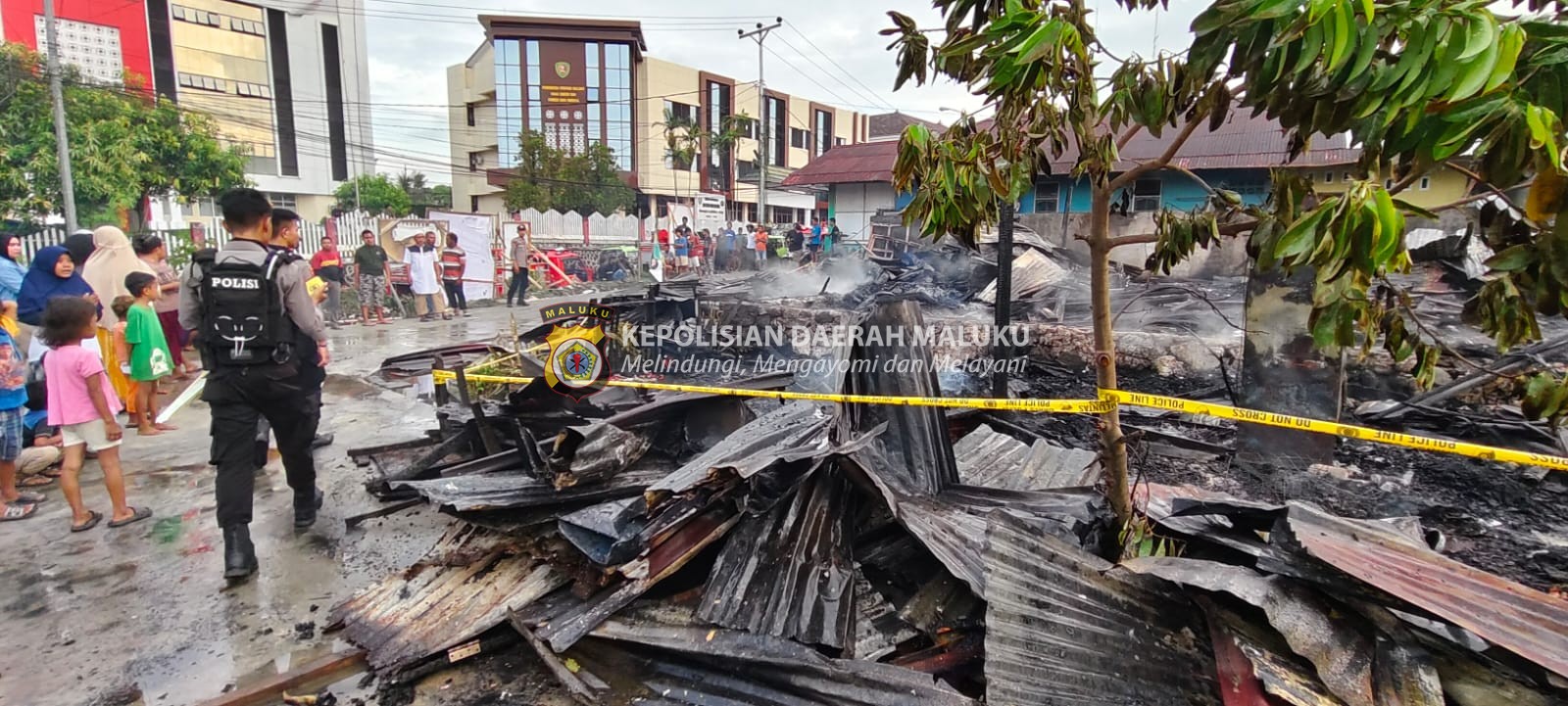 Polsek Sirimau turun TKP Kebakaran Rumah sekaligus tempat usaha milik warga