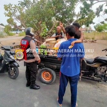 Personel Polsek Babar Timur Gelar Patroli Harkamtibmas, Berikan Pemahaman Kepada Warga Untuk Berdisiplin Dalam Berlalu Lintas