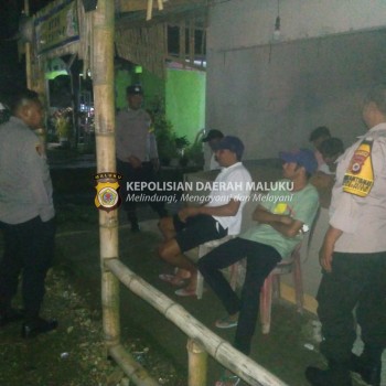 PATROLI MALAM RUTIN POLSEK LEIHITU BARAT: MENJAGA KEAMANAN DAN KETERTIBAN MASYARAKAT