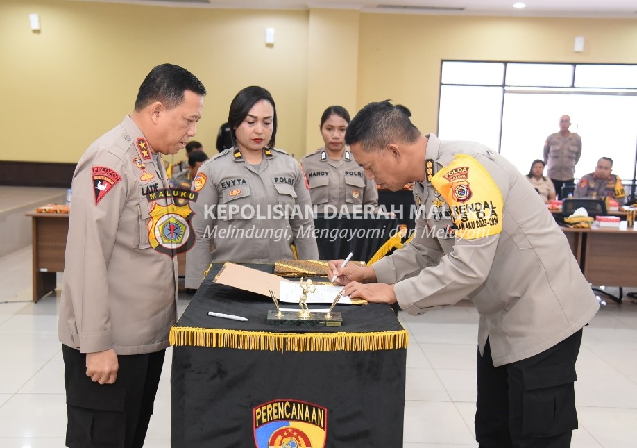 Kapolda Maluku Pimpin Rakor Awal Tahun 2024 dan Penyerahan DIPA