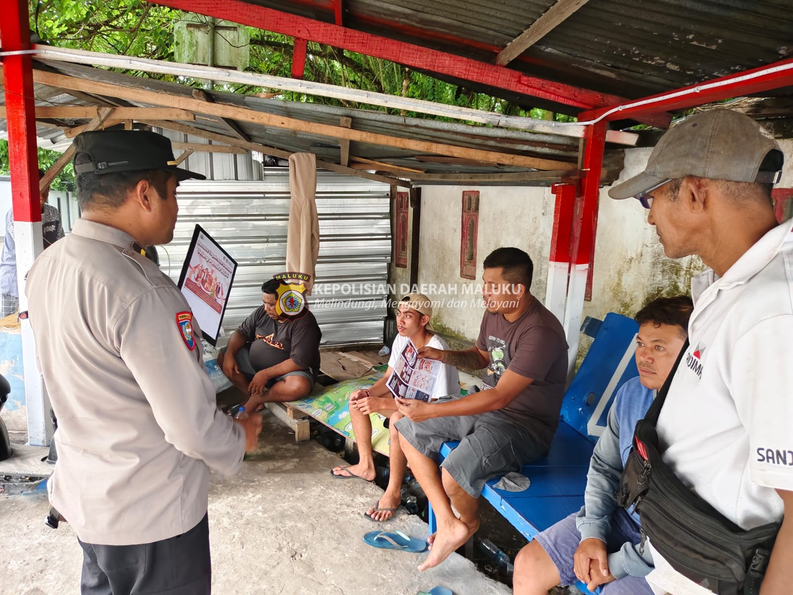 Temui Warga, Polda Maluku Ajak Warga Jaga Kamtibmas