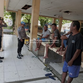 PATROLI POLSEK BAGUALA AWASI SITUASI KAMTIBMAS DI SEKITARAN PASAR TRANSIT PASSO: