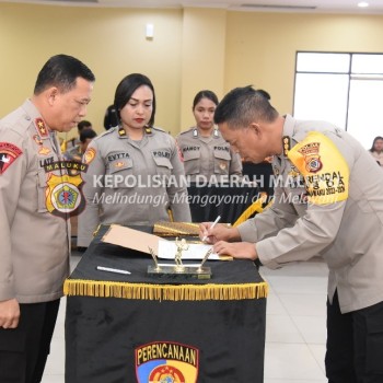 Kapolda Maluku Pimpin Rakor Awal Tahun 2024 dan Penyerahan DIPA