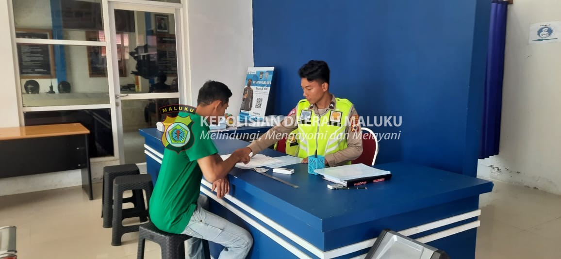 Berikan Pelayanan Prima Satlantas Polres Pulang Kepulauan Aru Laksanakan Pelayanan Pembuatan SIM.