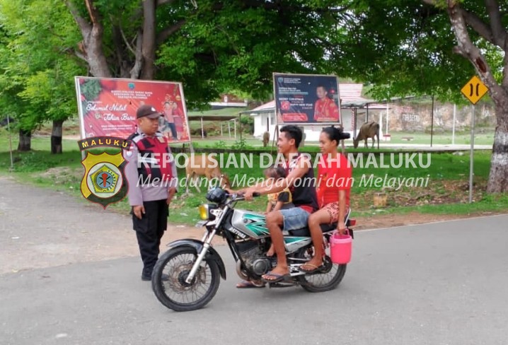 Polsek Serwaru Gatur Arus Lantas Demi Wujudkan Kondusifitas Kamseltibcarlantas Bagi Pengendara