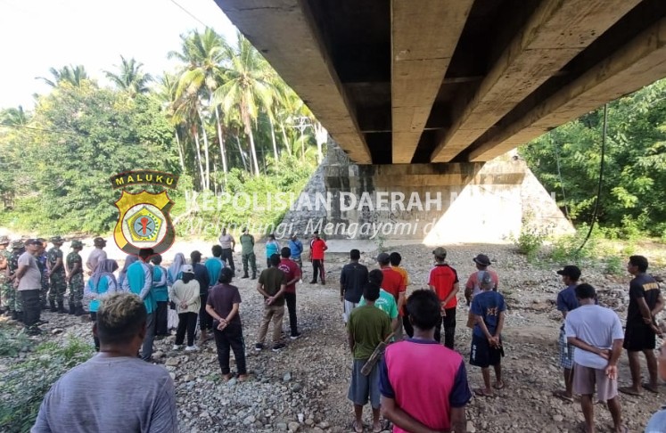 Polsek Wetar Gelar Kerja Bhakti Bersama Forkopimcam Sebagai Wujud Kepedulian Bersama Ciptakan Lingkungan Bersih