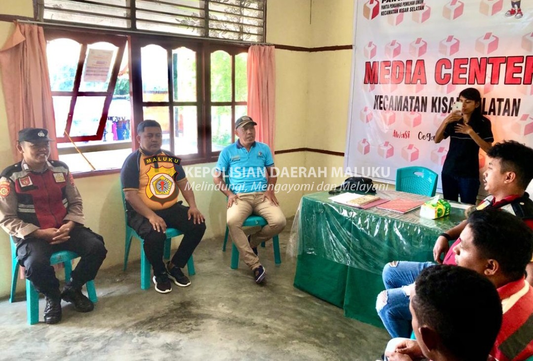 Melalui Jumat Curhat Kamtibmas, Polri Himbau Panwaslu Tetap Pelihara Situasi Kamtibmas Yang Kondusif