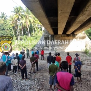 Polsek Wetar Gelar Kerja Bhakti Bersama Forkopimcam Sebagai Wujud Kepedulian Bersama Ciptakan Lingkungan Bersih