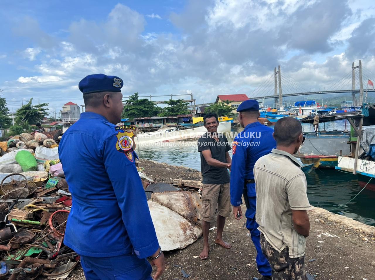 Ajak Jaga Kamtibmas, Personel Polairud Polda Maluku Sambangi Warga Pesisir Kota Ambon