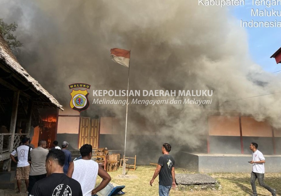 SD Negeri 318 Malteng di Saparua Dilalap Api