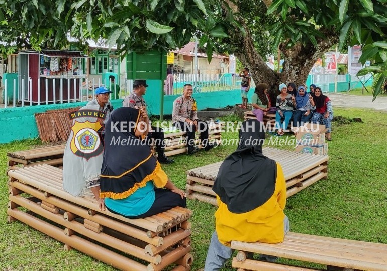 Jalin Silaturahmi Dengan Masyarakat, Kapolsek Leihitu Gelar Safari Kamtibmas