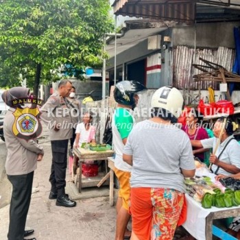 Sapa Ibu-ibu PKL di Ambon, Satgas Preemtif Polda Maluku Sosialisasi Kamtibmas