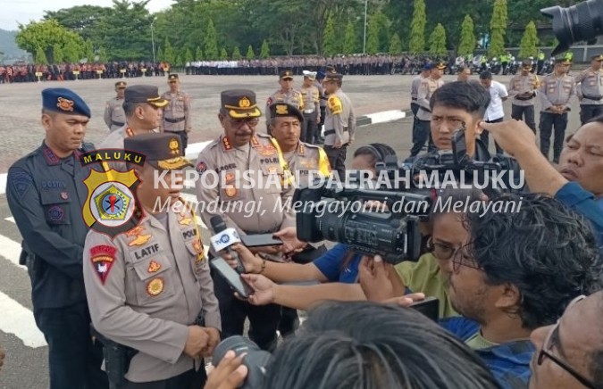 Polda Maluku Dapat Bantuan 500 Jaket Pelampung dari Kapolri