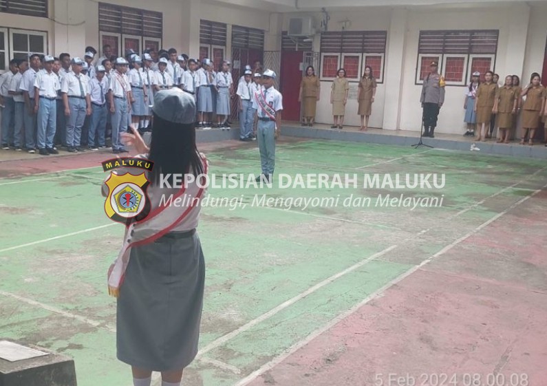 Safari Kamtibmas, Kapolsek Nusaniwe Jadi Pembina Upacara SMAN 12