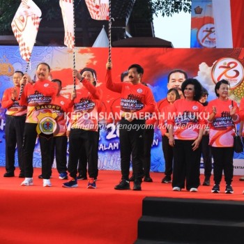 Kapolri Buka Bhayangkara Fun Walk 2024: Bersama Bergerak untuk Persatuan