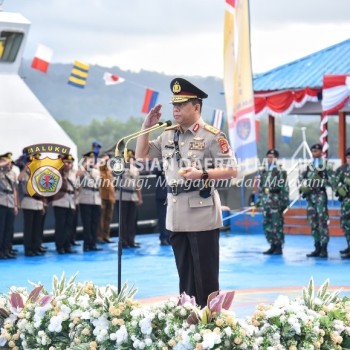 Menjelang HUT ke-78 Bhayangkara Kapolda Maluku Pimpin Upacara Tabur Bunga di Laut