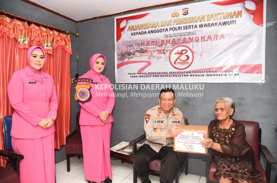 Kapolda dan Ketua Bhayangkari Maluku Anjangsana ke Rumah Keluarga Polri, Ini yang Dilakukan