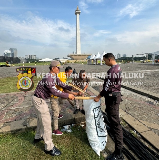 Polri Lakukan Bersih-bersih Usai Pesta Rakyat di Monas