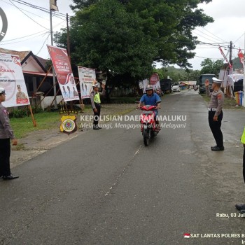 Sat Lantas Polres Buru selatan laksanakan Gatur Pagi dan Beri Pemahaman Kepada Pengguna Jalan Untuk Tertib Berlalu Lintas