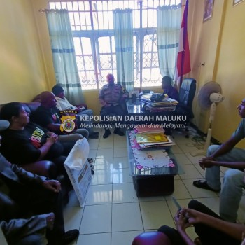 Bhabinkamtibmas Negeri Suli Sosialisasikan Pencegahan TPPO serta himbauan kamtibmas di Dusun Amalatuei