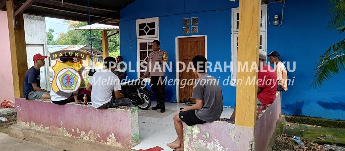 Sambangi Warga, Bhabinkamtibmas Olilit Raya II sampaikan Imbauan dan pesan Kamtibmas