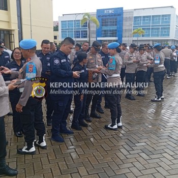 Berantas Judi dan Pinjaman Online Propam Polda Maluku Periksa HP Anggota