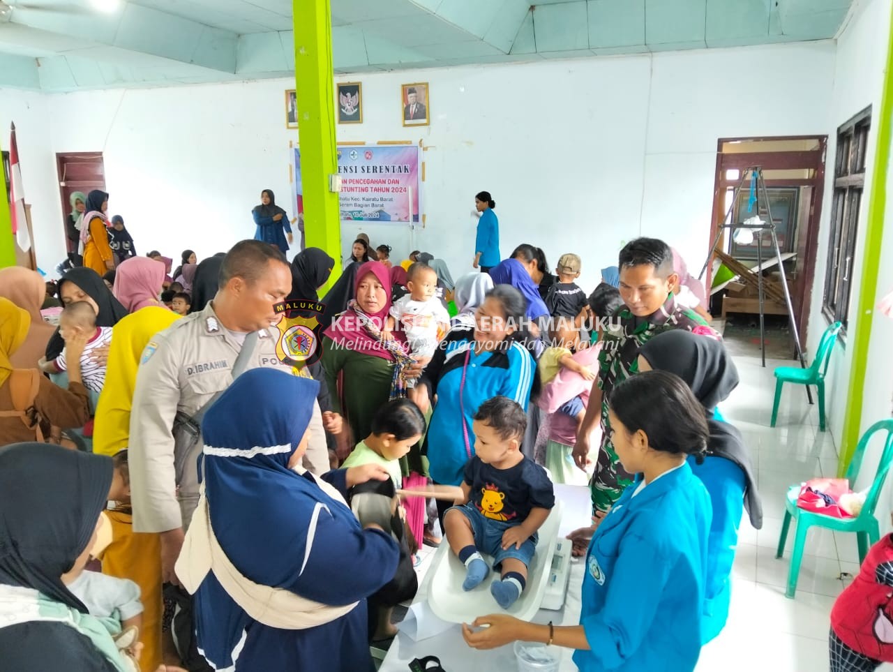 Bhabinkamtibmas Polsek Waisarissa Melakukan Pendampingan dan Pengamanan Intervensi Serentak Pencegahan Stunting